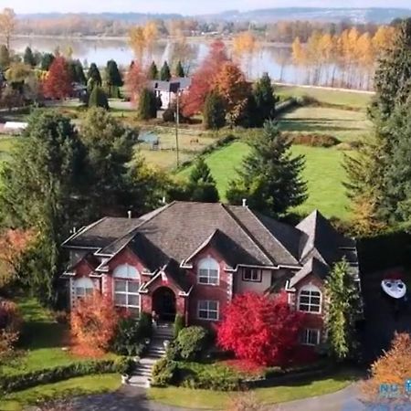 Cedar Manor Bed&Breakfast Pitt Meadows Bagian luar foto