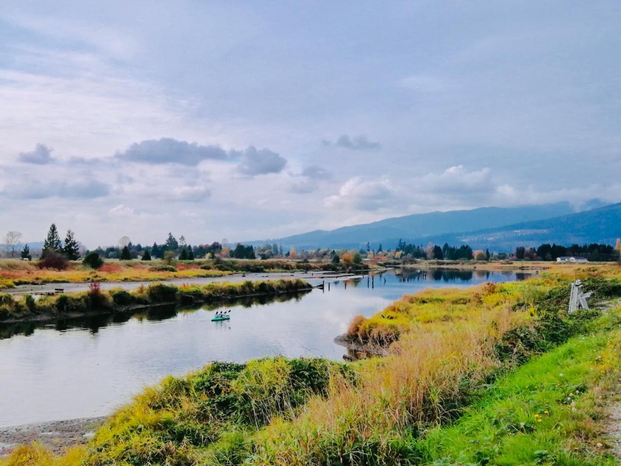 Cedar Manor Bed&Breakfast Pitt Meadows Bagian luar foto