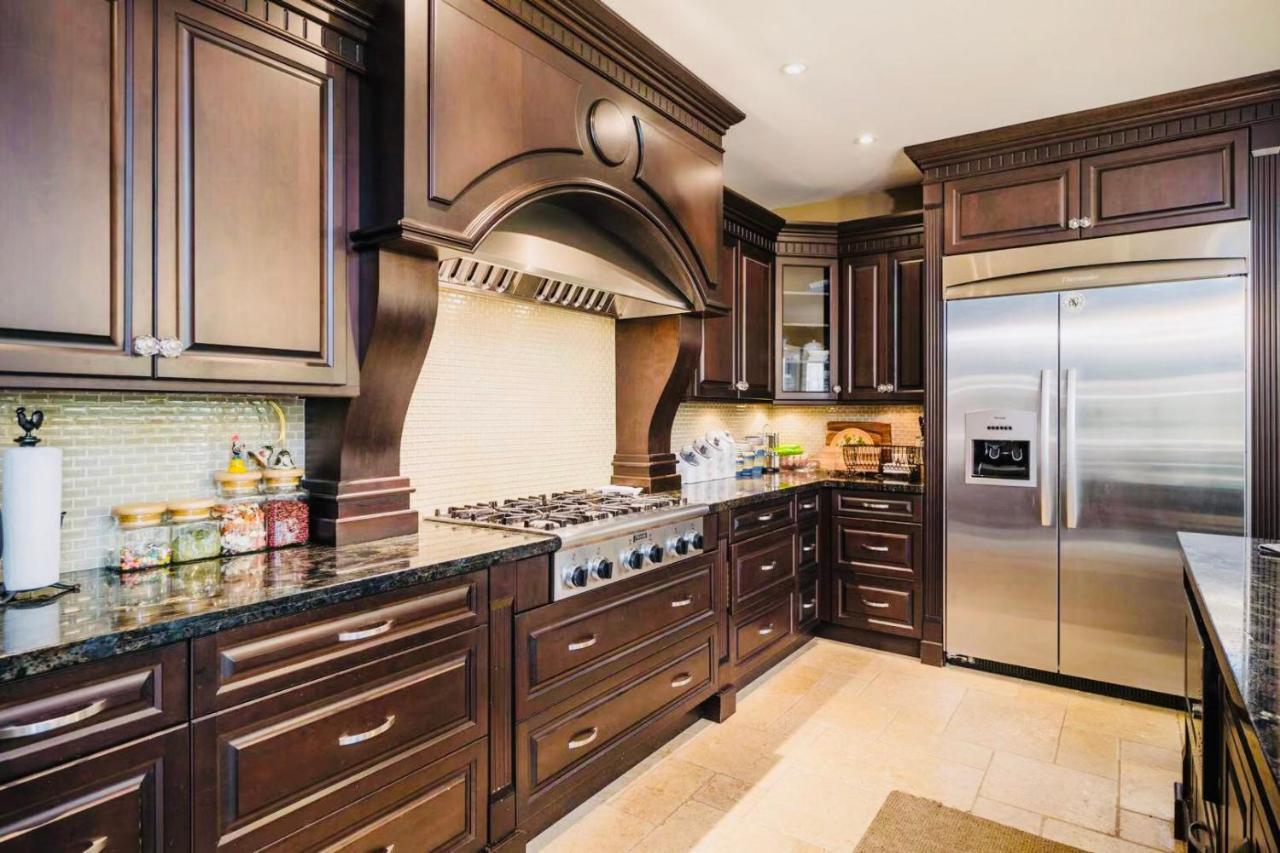 Cedar Manor Bed&Breakfast Pitt Meadows Bagian luar foto