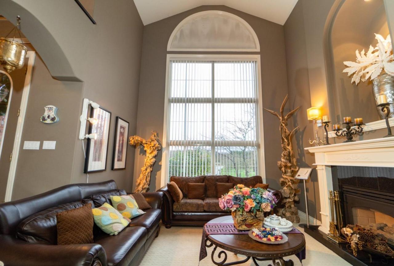 Cedar Manor Bed&Breakfast Pitt Meadows Bagian luar foto